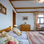 Bed and breakfast Pod Miedza 200 M Do Term 3*